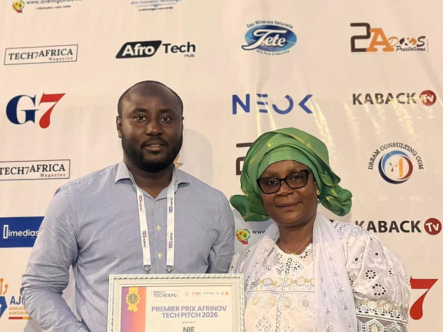 Remise du Premier Prix AFRINOV Tech Pitch 2026 à NiE